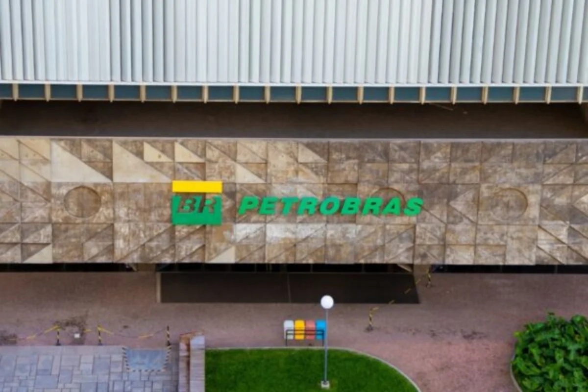 Petrobras aprova adesão a programa de subvenção de R$ 1 por litro de diesel por 30 dias