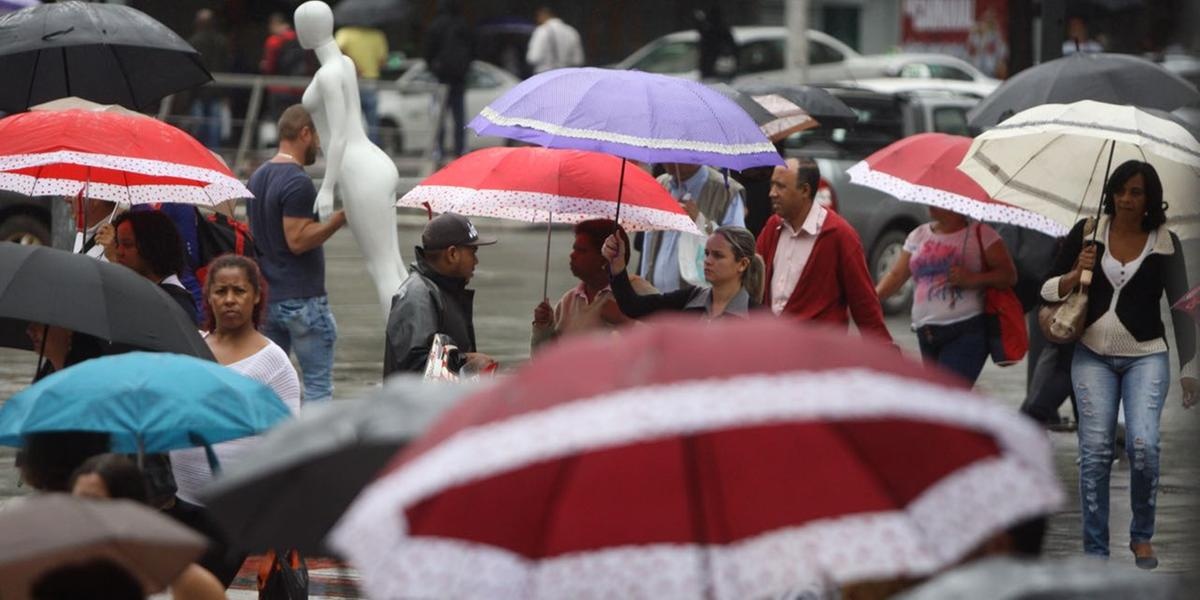Mais de 100 cidades de Minas Gerais estão em alerta devido a previsão de chuvas intensas até quinta-feira