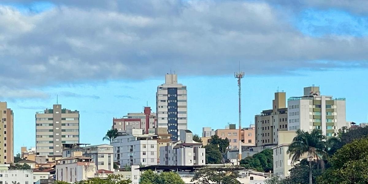Domingo em Belo Horizonte apresenta céu de claro a parcialmente nublado e temperaturas em elevação
