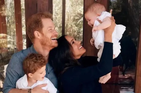 Príncipe Harry e Meghan Markle matriculam filhos em escola de elite no Reino Unido com mensalidades superiores a R$ 180 mil