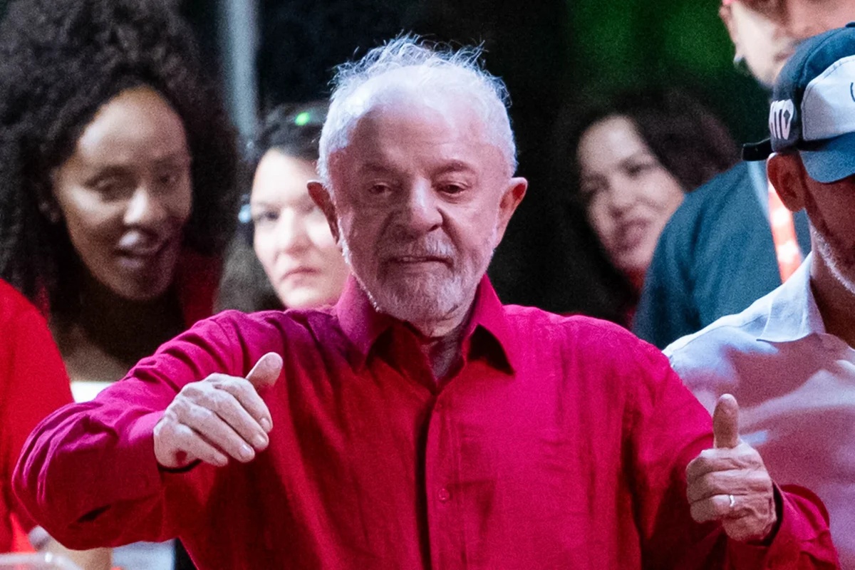 Campanha de Lula apresenta ações no TSE contra conteúdo divulgado por Flávio Bolsonaro