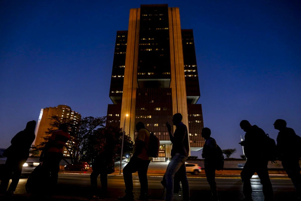 Copom mantém postura de cautela diante do cenário econômico e reforça aumento da incerteza