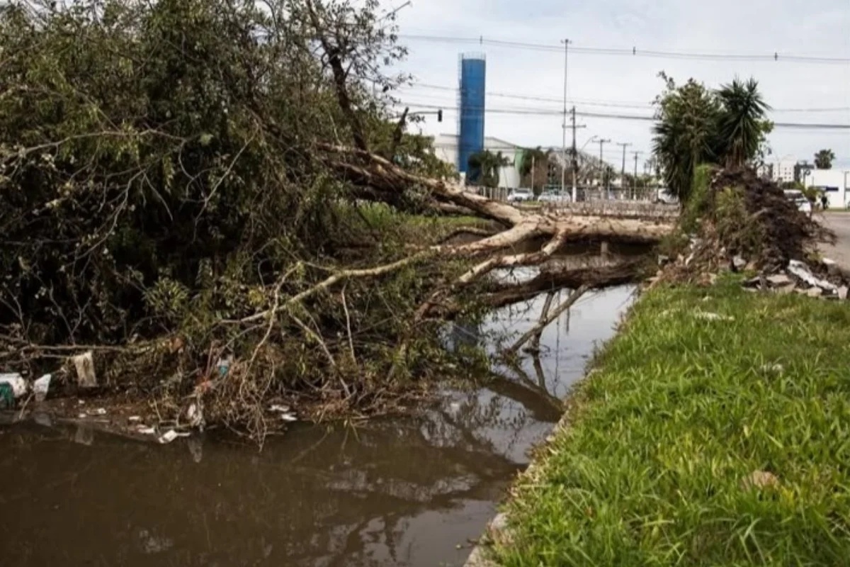 Temporais no Rio Grande do Sul deixam ao menos quatro mortos e causam destruição generalizada