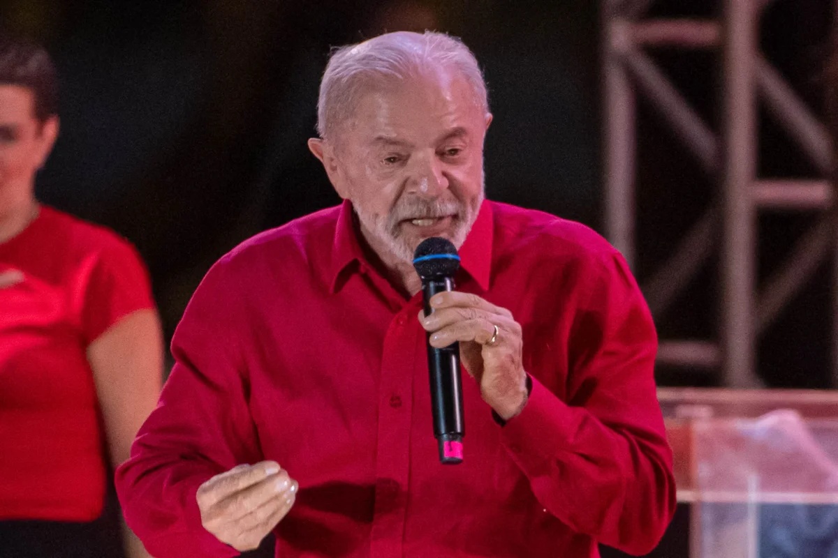 Flávio Bolsonaro e Alfredo Gaspar acionam o TSE contra Lula por suposto uso da máquina pública em eventos oficiais