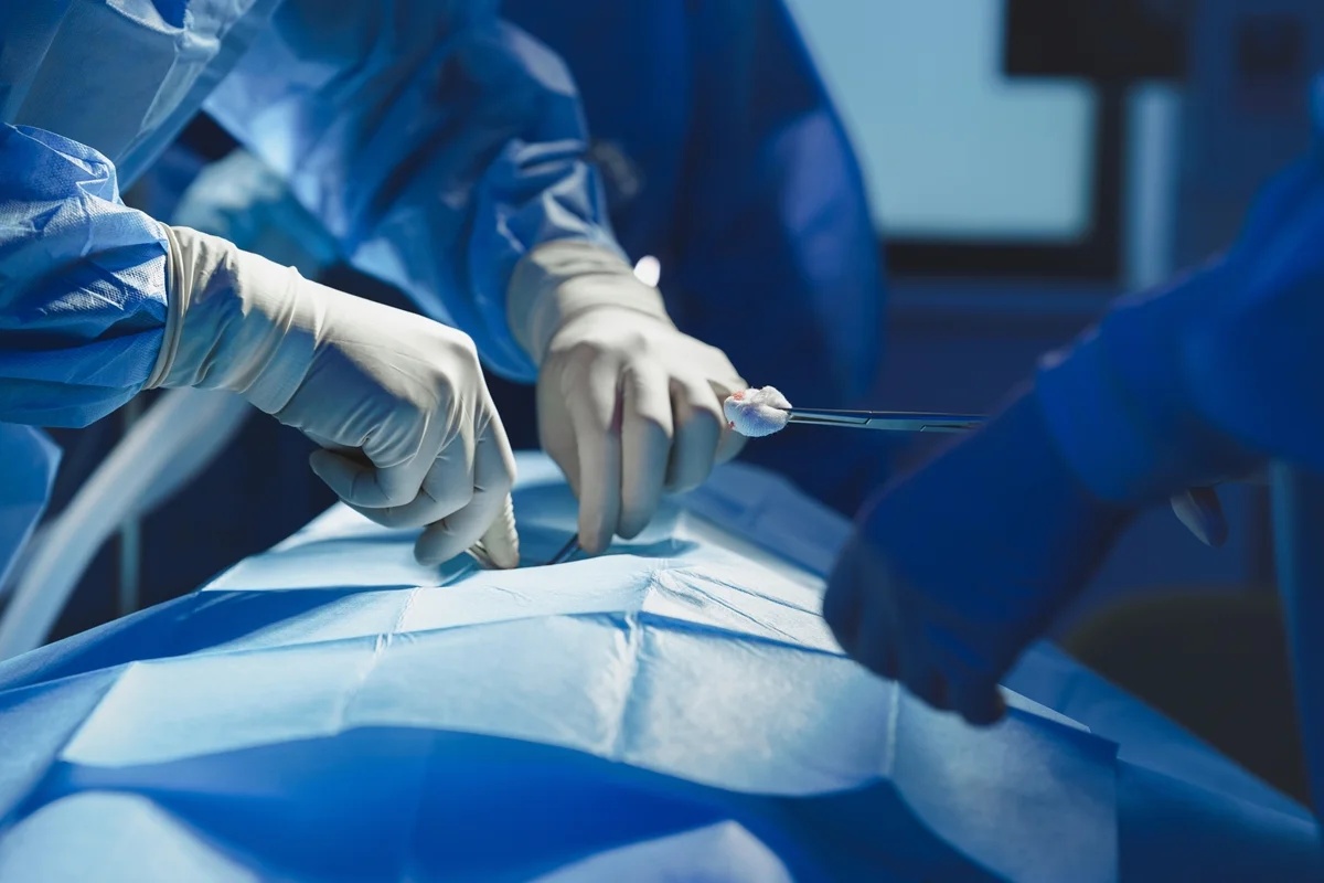 Senado aprova reajuste escalonado do piso salarial de médicos e dentistas em comissão que pode gerar impacto fiscal significativo