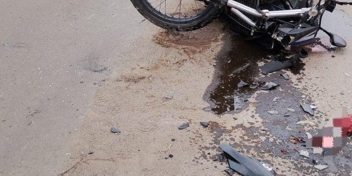 Motociclista fica gravemente ferida após colisão com carro durante manobra de retorno em Arcos