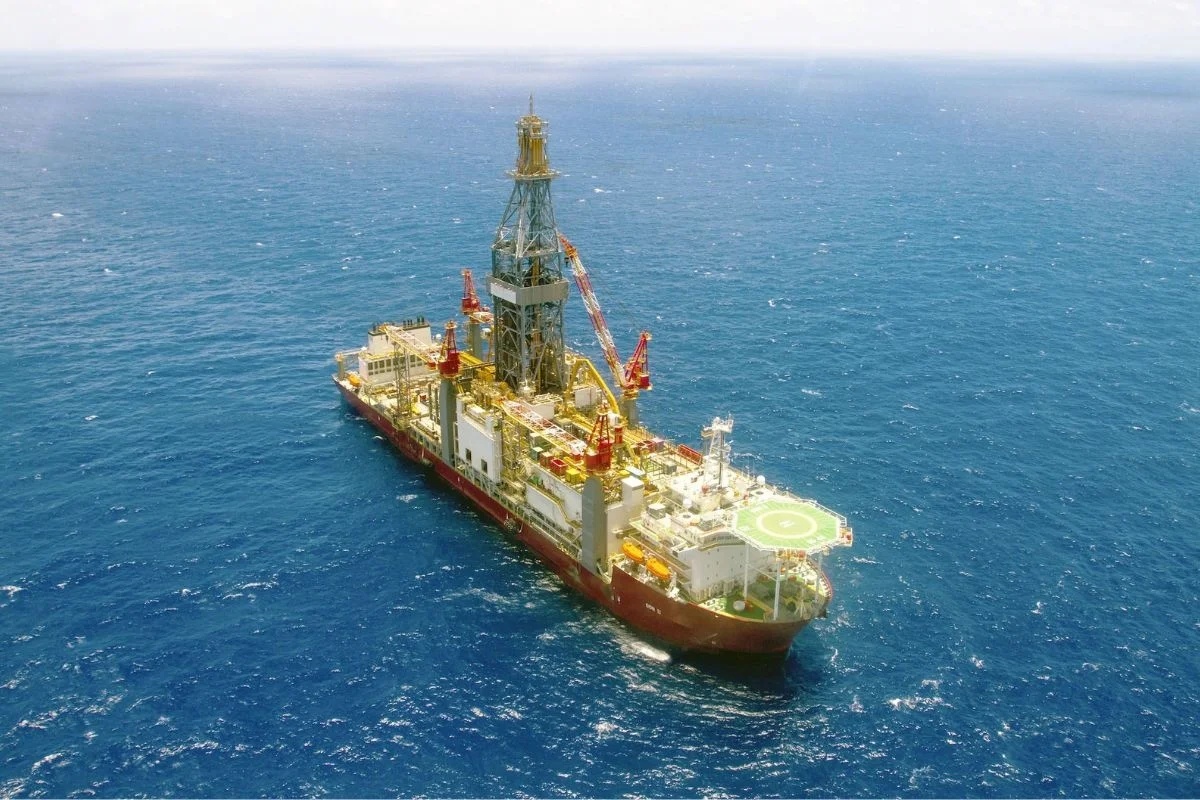 Petrobras desloca navio-sonda para perfuração na costa do Amapá visando exploração de petróleo na Bacia da Foz do Amazonas