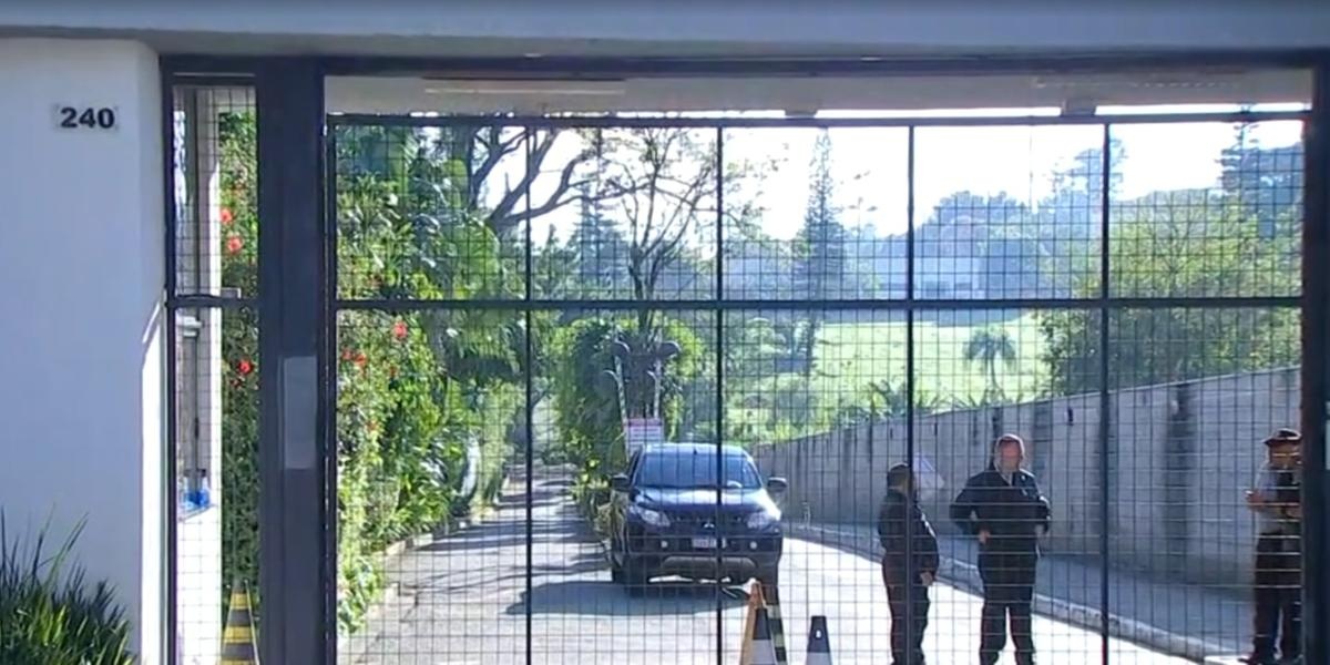 Família e amigos se despedem do cantor Rick Sollo em cerimônia restrita em Sorocaba