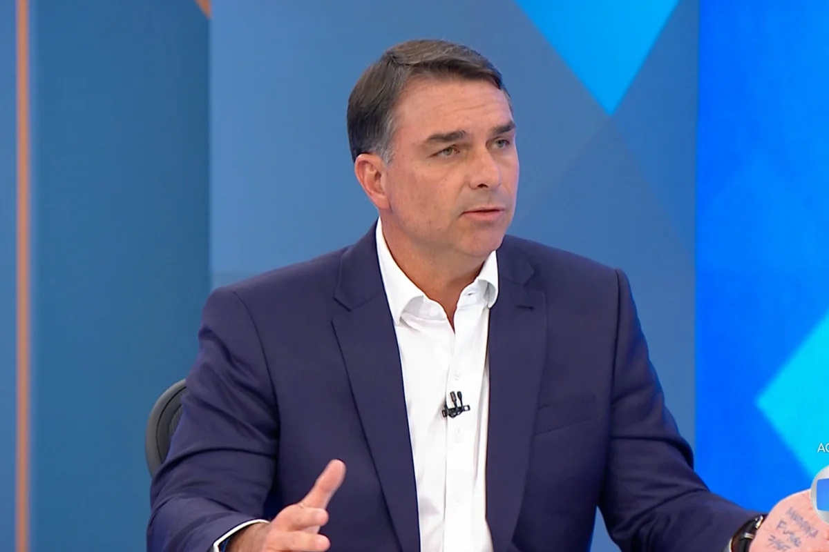 Ministro do TSE determina retirada de postagem que acusava família de Flávio Bolsonaro de atacar Nossa Senhora Aparecida