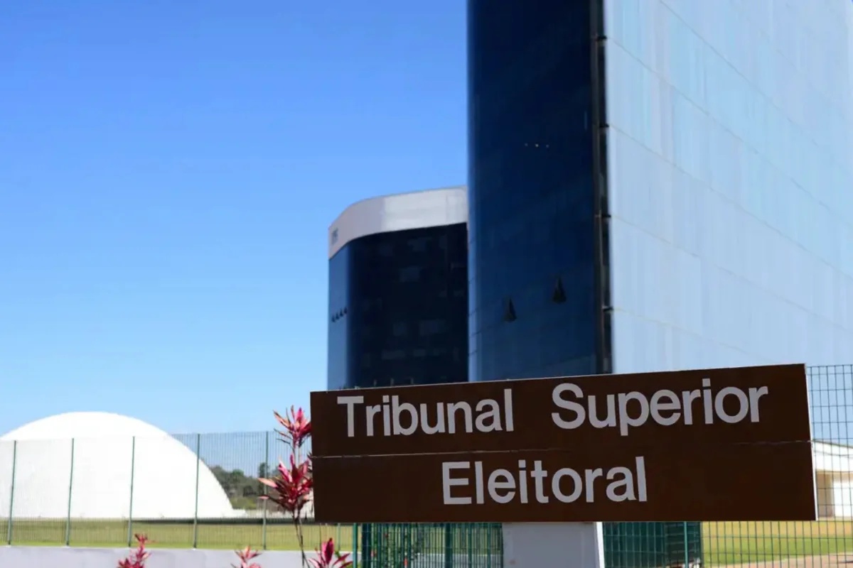 PT denuncia ao TSE propaganda de Flávio Bolsonaro que associa Lula ao “pai do Tigrinho”