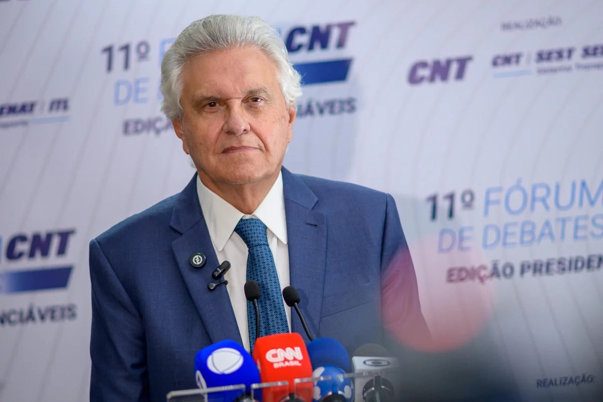 Ronaldo Caiado cancela agendas de campanha após morte de deputado estadual em acidente