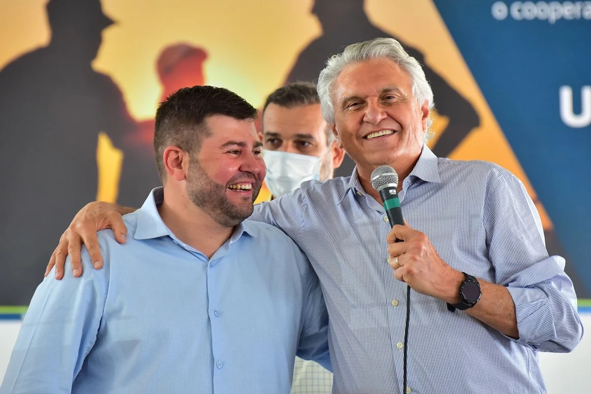 Ronaldo Caiado participa de velório de deputado estadual em Anápolis após cancelar agendas de campanha