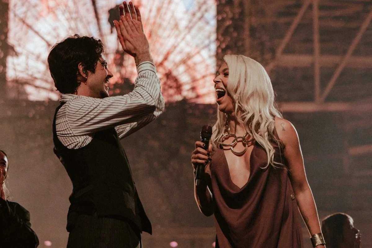 Deputado estadual denuncia participação de Erika Hilton em show de cantor por suposto uso de evento eleitoral