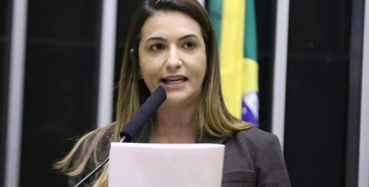 Deputada Roberta Roma é internada na UTI após sofrer infarto durante campanha eleitoral
