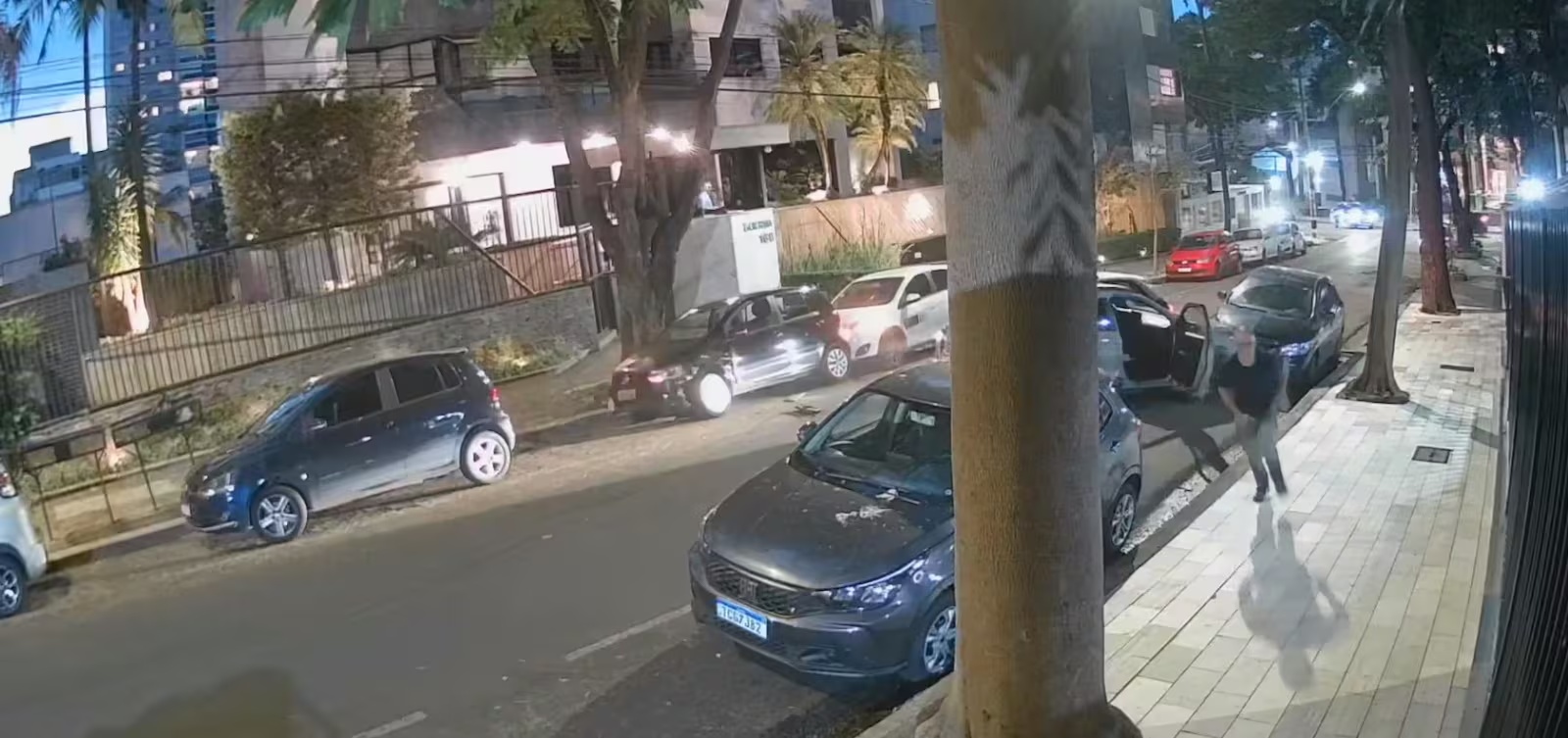 Homem conhecido como “ladrão de peruca” é preso após perseguição em Belo Horizonte, após furtar carro e colidir com outros veículos