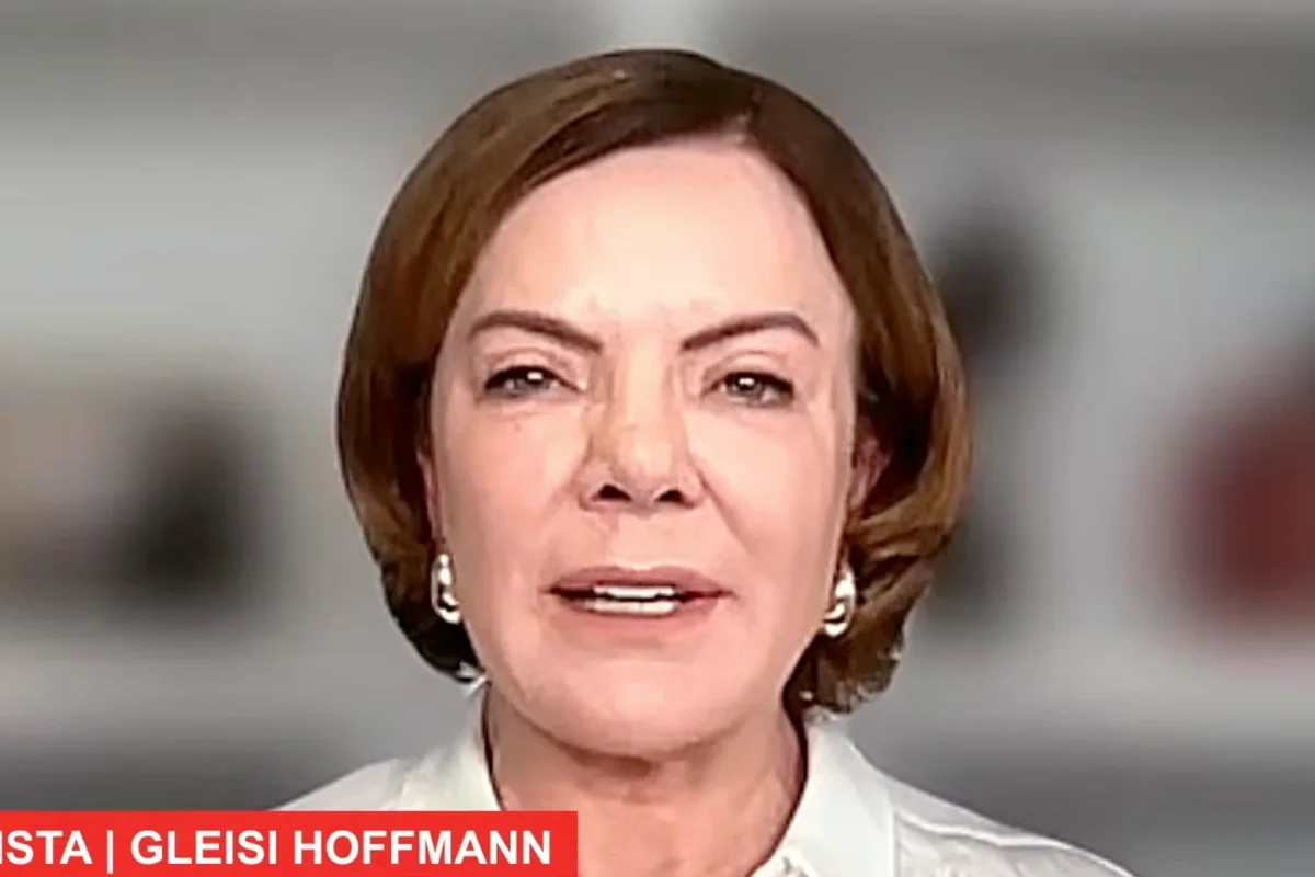 Gleisi Hoffmann apoia decisão de Flávio Dino de manter publicações sobre Nossa Senhora Aparecida