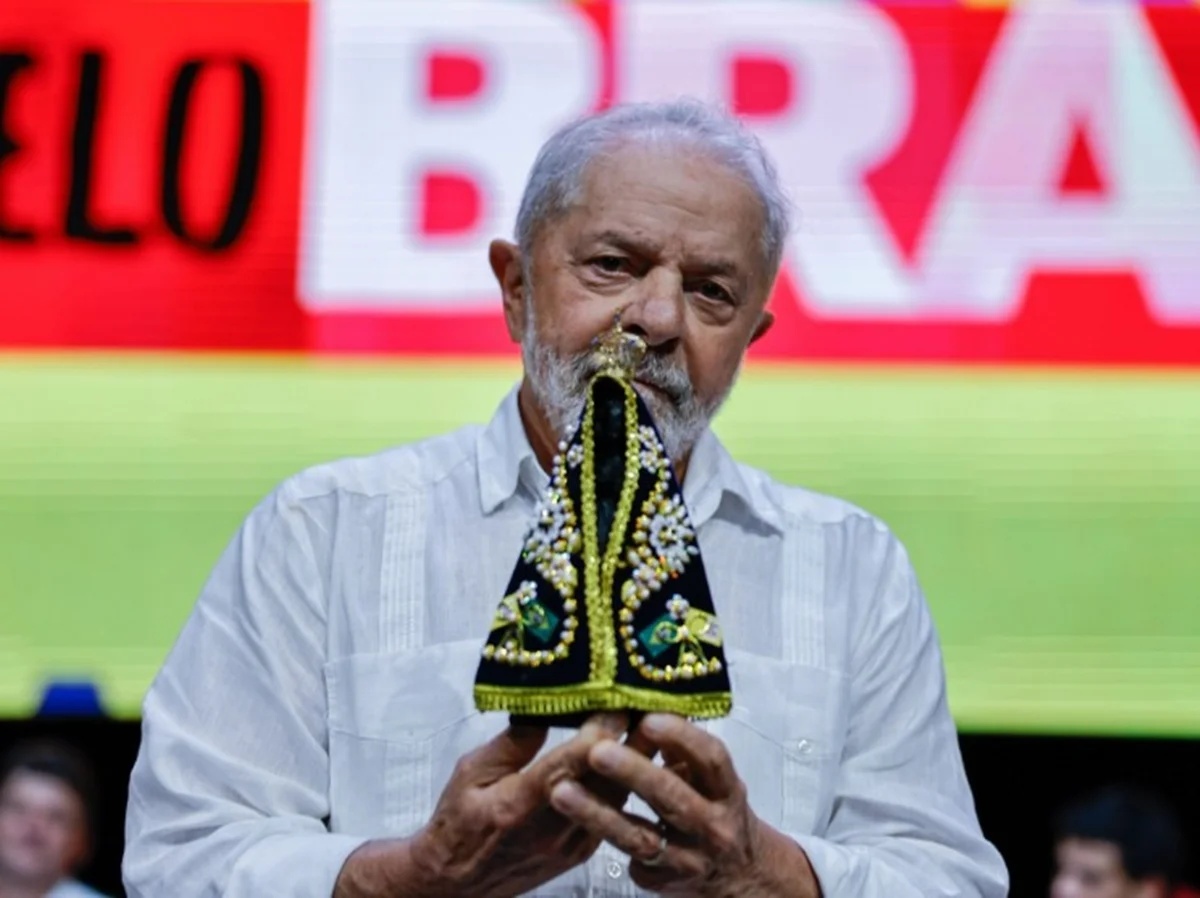 Pesquisa Quaest aponta crescimento de apoio a Lula entre católicos e evangélicos após polêmica sobre Nossa Senhora Aparecida