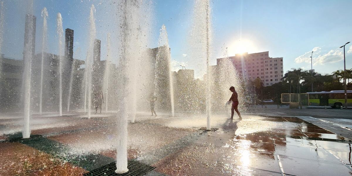 Belo Horizonte deve registrar temperaturas próximas a 38°C até o início de outubro, com previsão de alívio do calor
