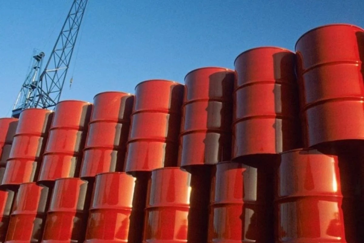 Governo estima arrecadação adicional de R$ 67,5 bilhões com petróleo em 2026 devido à alta dos preços internacionais