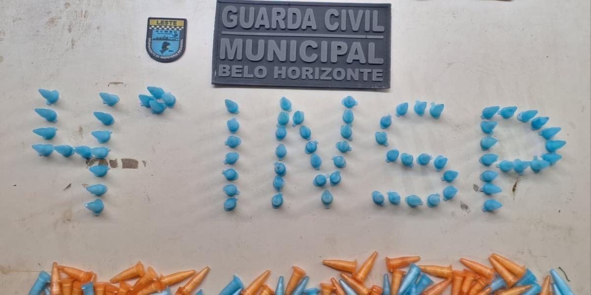 Homem é preso com drogas e dinheiro durante operação da Guarda Municipal no bairro Alto Vera Cruz, em Belo Horizonte