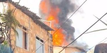 Incêndio em imóvel multifamiliar no bairro Salgado Filho é controlado; Defesa Civil avalia estrutura