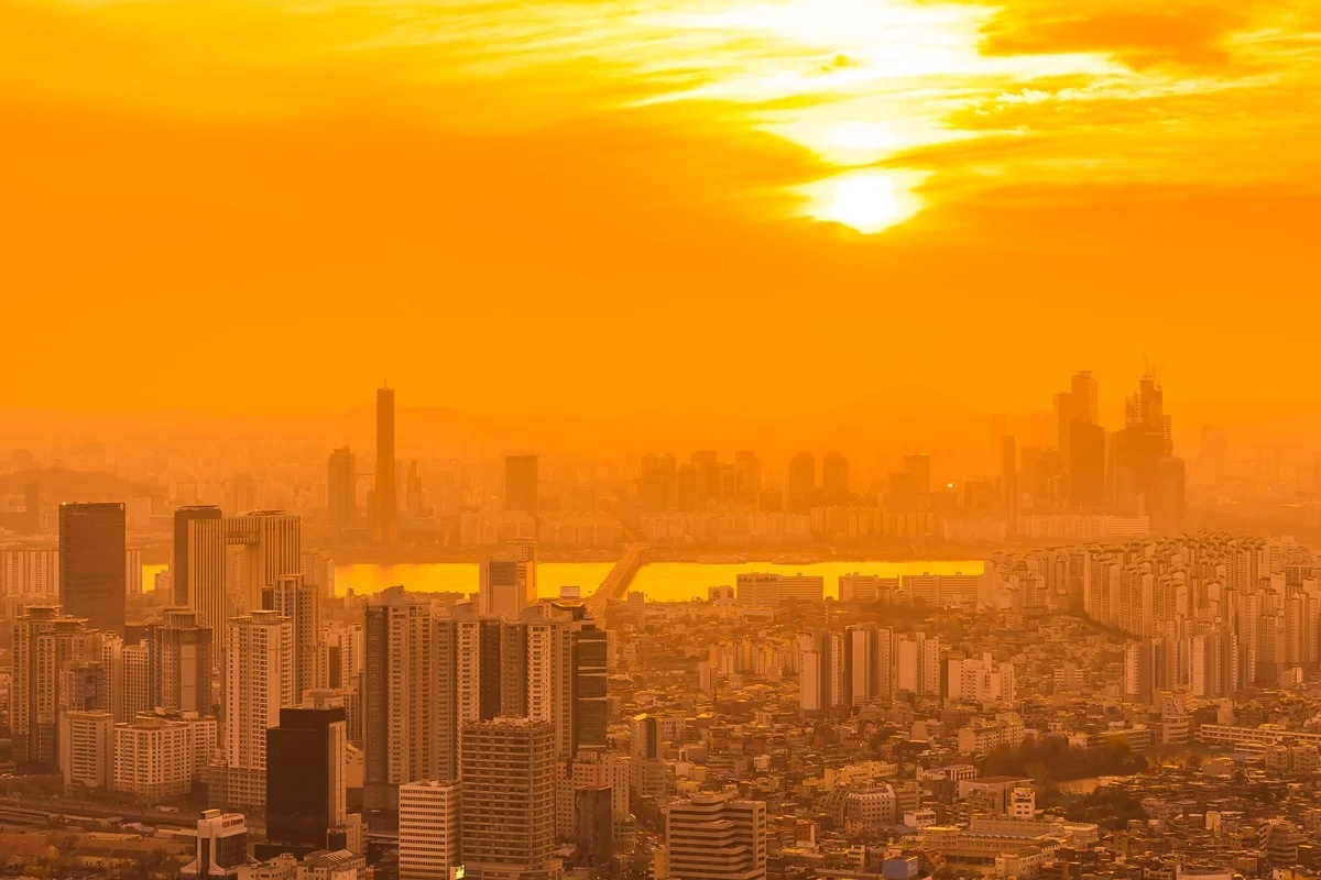 Frente fria provoca queda de temperaturas no Sul do Brasil enquanto calor persiste em outras regiões