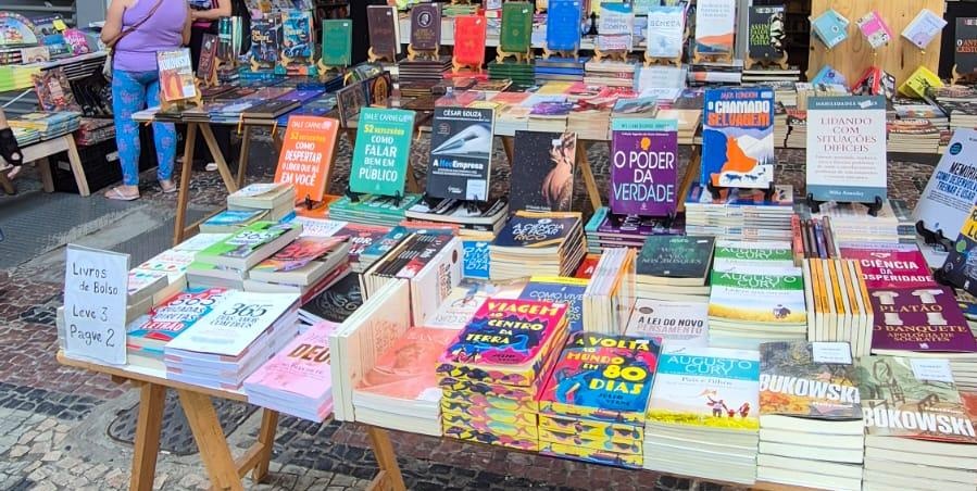 Livraria na Savassi realiza liquidação de aproximadamente 20 mil livros com preços a partir de R$ 1,99