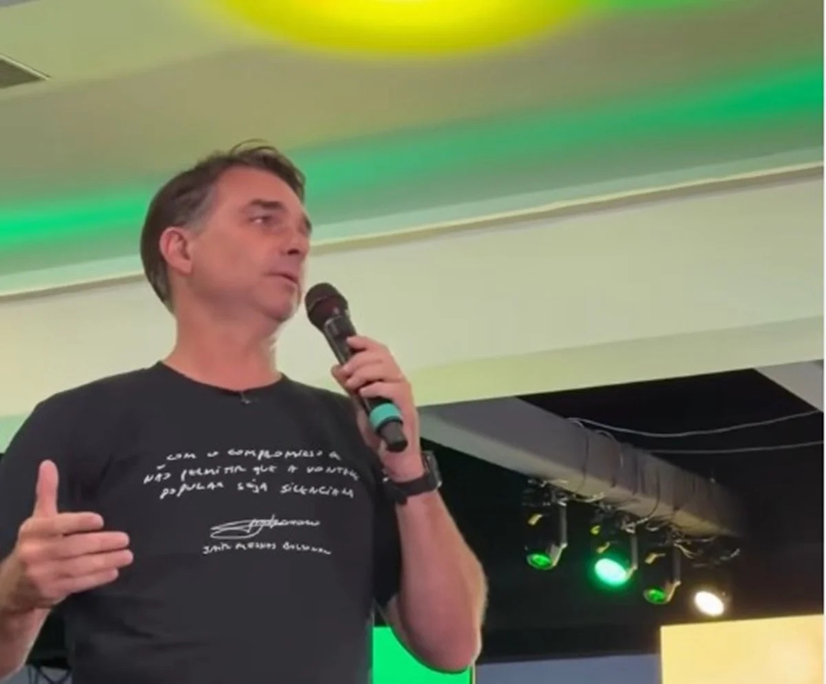 PL intensifica recrutamento de fiscais de urna após declaração de Flávio Bolsonaro sobre “gente nossa” no país