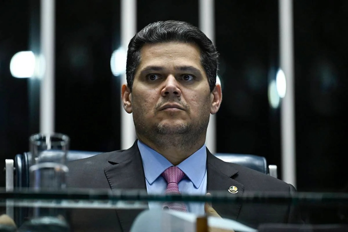 Alcolumbre afirma que votação da PEC do fim da escala 6×1 será realizada após as eleições no plenário do Senado