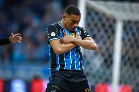 Grêmio elimina Internacional e avança às semifinais da Copa do Brasil de 2026 com atuação destaque de Carlos Vinicius