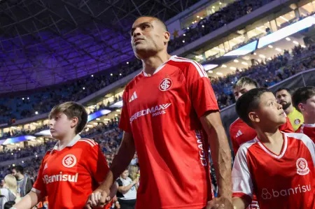 Internacional enfrenta duelo decisivo contra o Santos após eliminação na Copa do Brasil