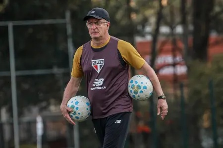 Dorival Júnior enfrenta dúvidas na escalação do São Paulo para confronto contra o Atlético