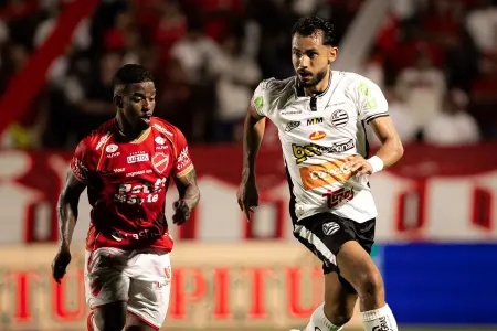 Athletic goleia Vila Nova por 5 a 0 na Arena Sicredi e respira na Série B