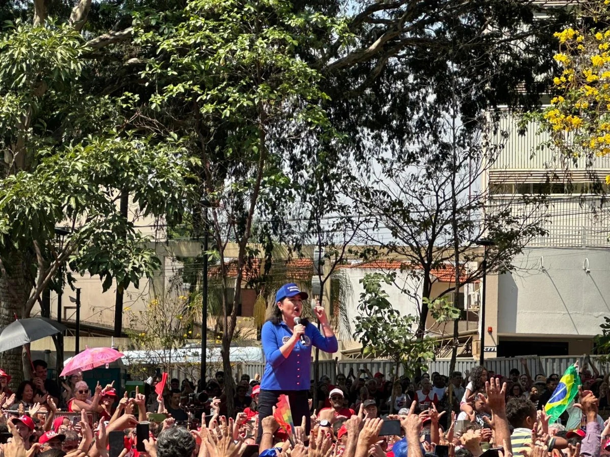 Simone Tebet convoca mulheres a votar contra Tarcísio de Freitas e Flávio Bolsonaro em ato em São José do Rio Preto