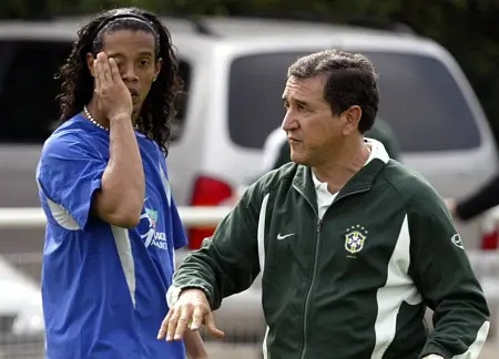 Ex-técnico da Seleção Brasileira, Carlos Alberto Parreira recebe alta após 80 dias de internação por inflamação pulmonar