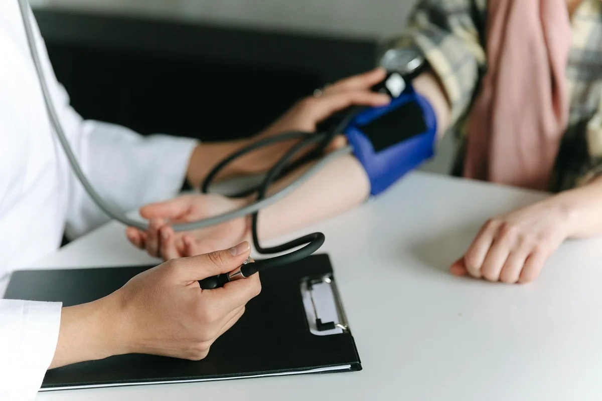 Práticas de mindfulness e bem-estar emocional podem reduzir a pressão arterial em até oito semanas, aponta estudo