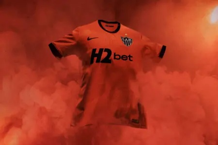 Nike revela detalhes do uniforme do Atlético inspirado na celebração da torcida conhecida como ‘Rua de Fogo’