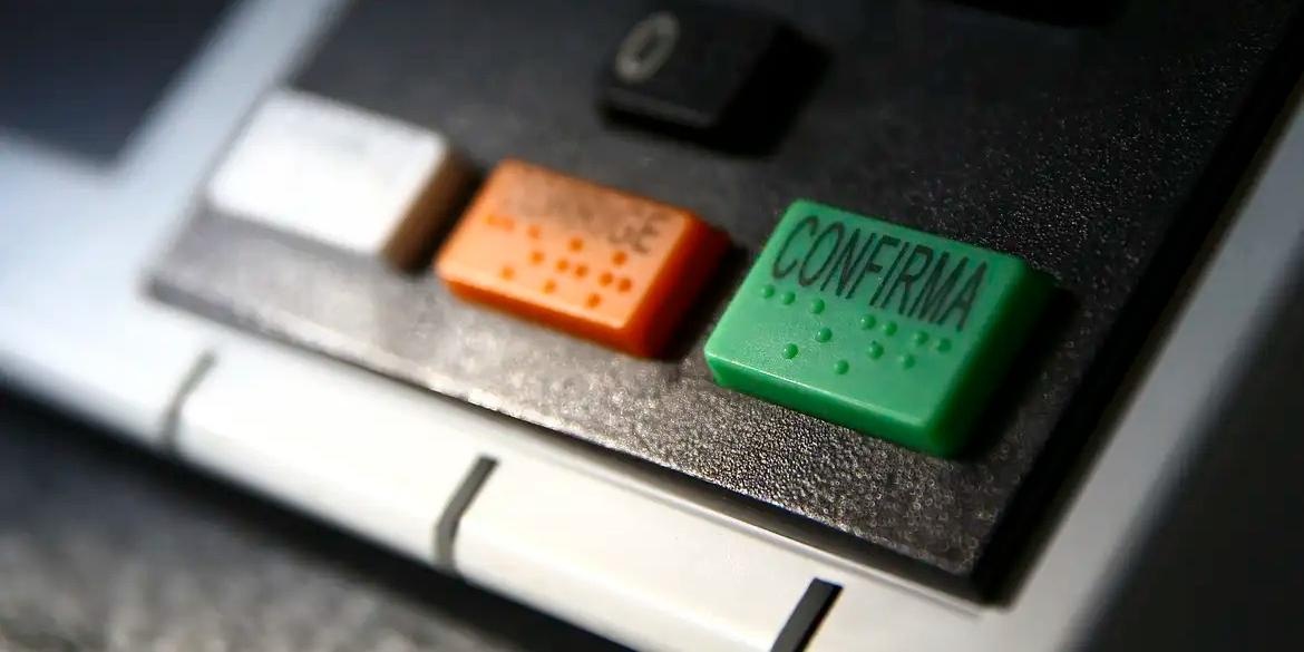 Candidatos ao Governo de Minas intensificam agendas pelo interior do estado nesta terça-feira