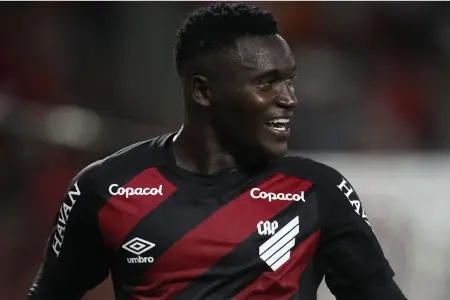 Athletico-PR avança nas negociações para renovação com artilheiro Kevin Viveros até 2029