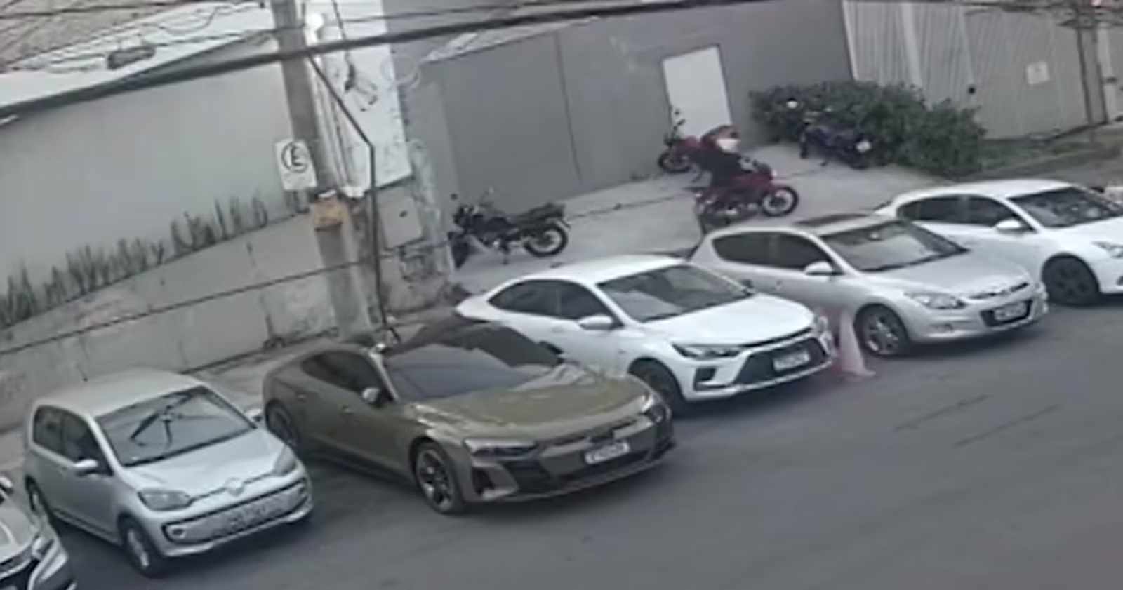 Homem é preso em Belo Horizonte por furtar motocicleta da ex-mulher em frente à delegacia, após fingir desconhecimento do crime
