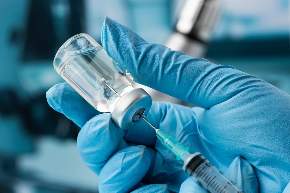 Vacina de RNA combinada à imunoterapia reduz em 42% risco de recorrência ou morte por melanoma
