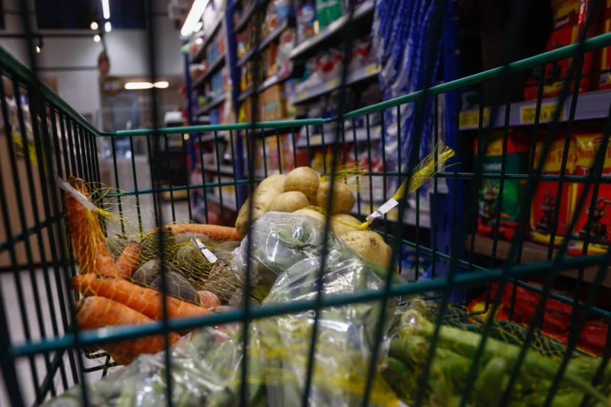 Inflação pelo IPCA-15 de outubro é impulsionada por alta nos preços de alimentos e bebidas