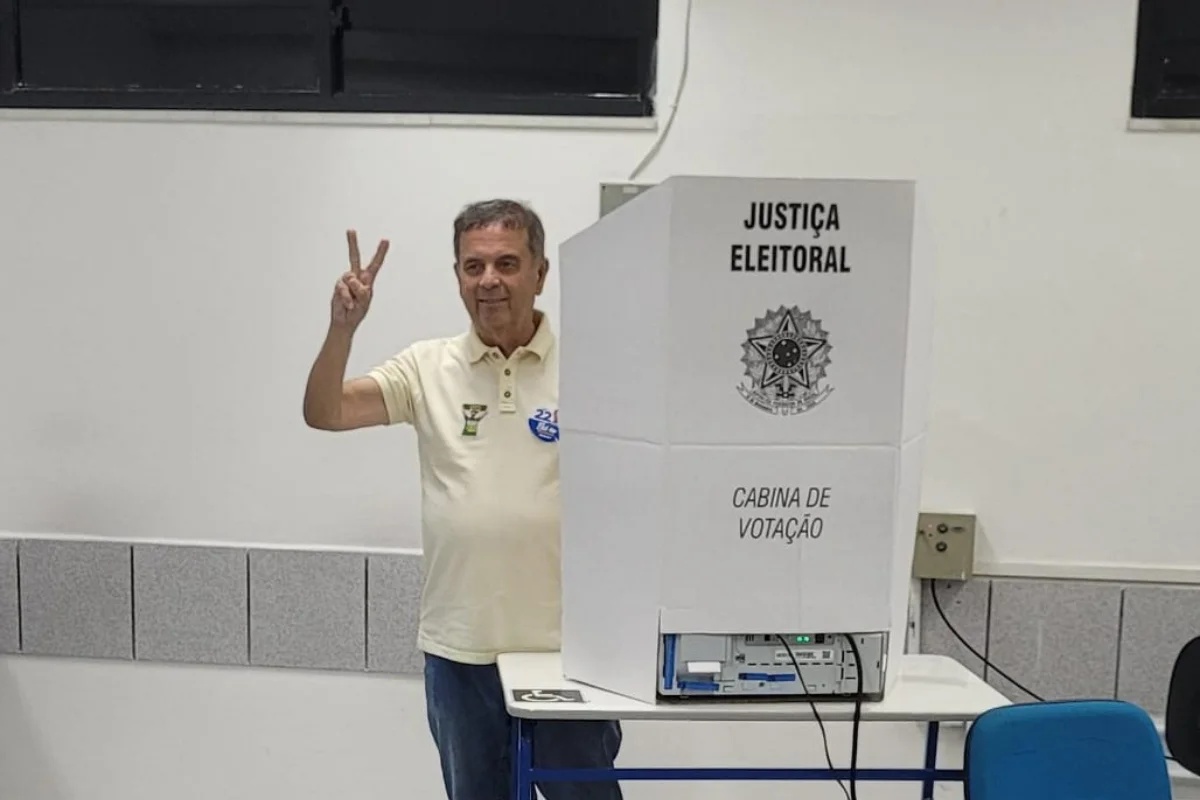 Coordenador da campanha de Flávio Bolsonaro, Rogério Marinho vota em Natal no segundo turno