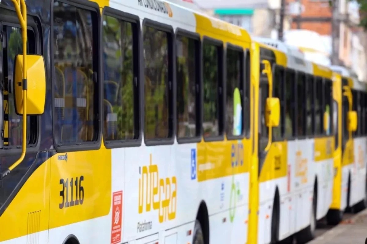 Eleitores relatam redução de ônibus e dificuldades para votar em São Paulo, Salvador e Petrópolis