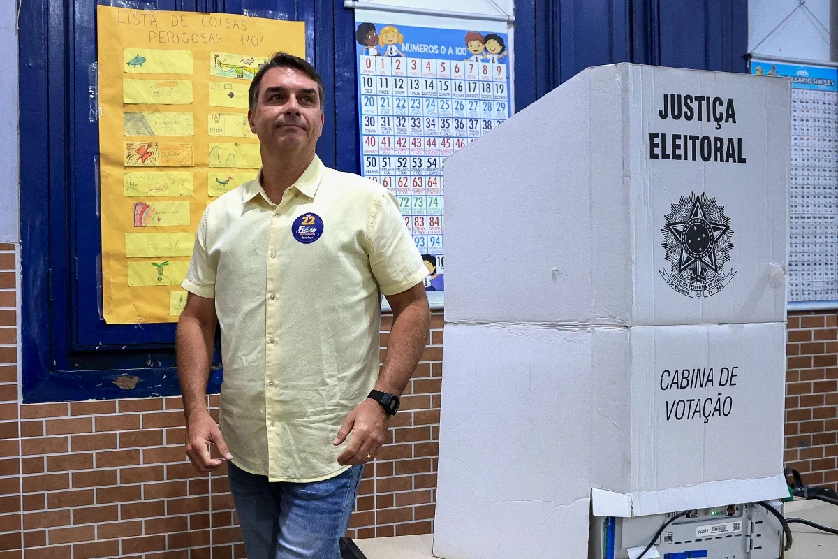Campanha de Flávio Bolsonaro pede ao TSE extensão da votação em 17 cidades de SP, PR e SC