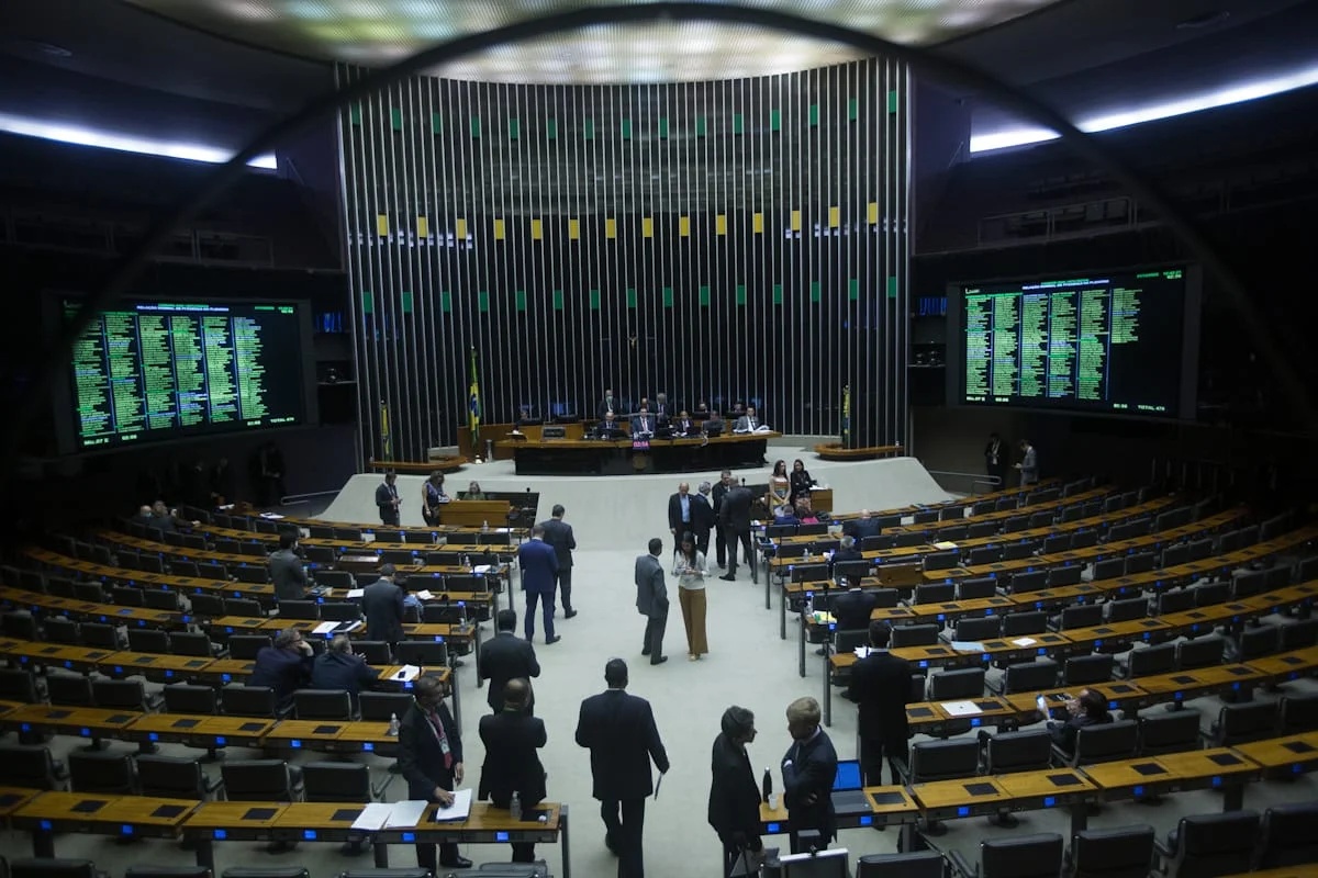 PSB e PDT discutem federação para fortalecer bancadas e projetar eleições de 2030