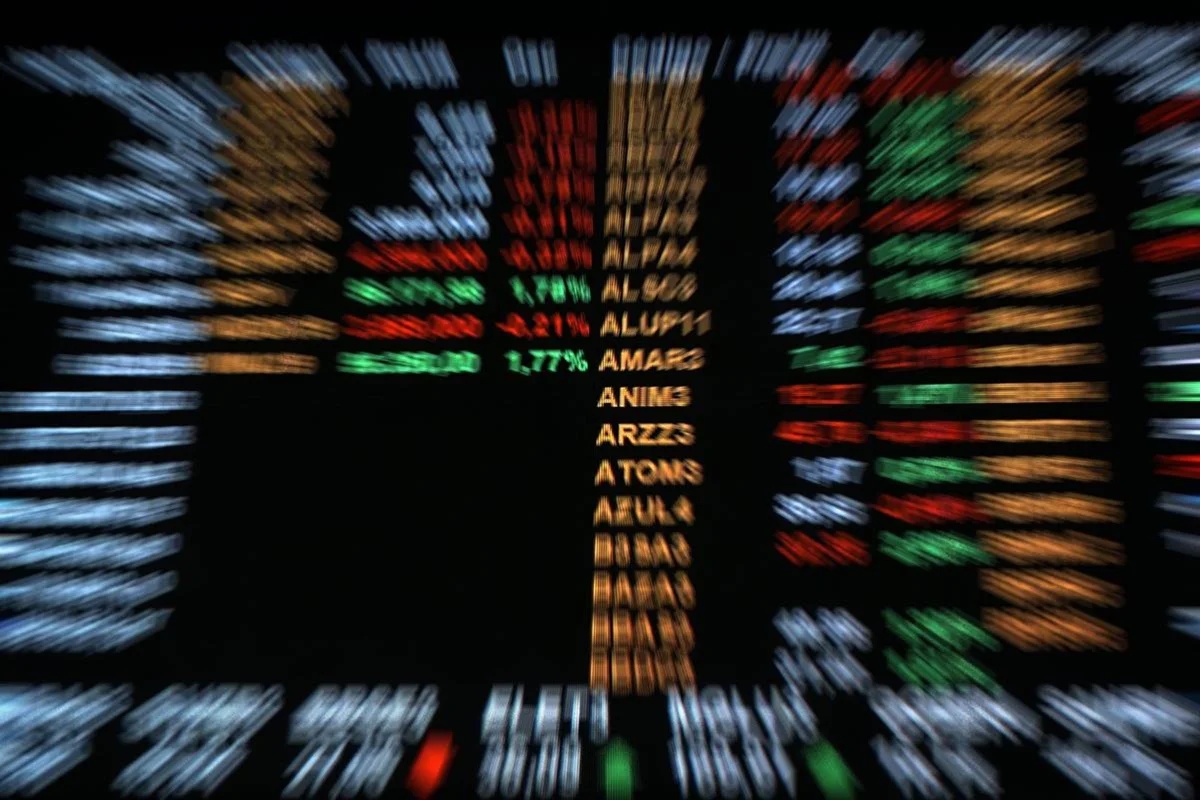 Ibovespa abre em alta após queda de 13,88% provocada por reação à reeleição de Lula
