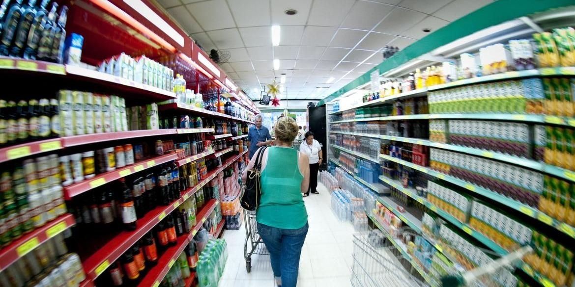 Supermercados de Minas avaliam alternativas para adaptação ao fim da escala 6×1