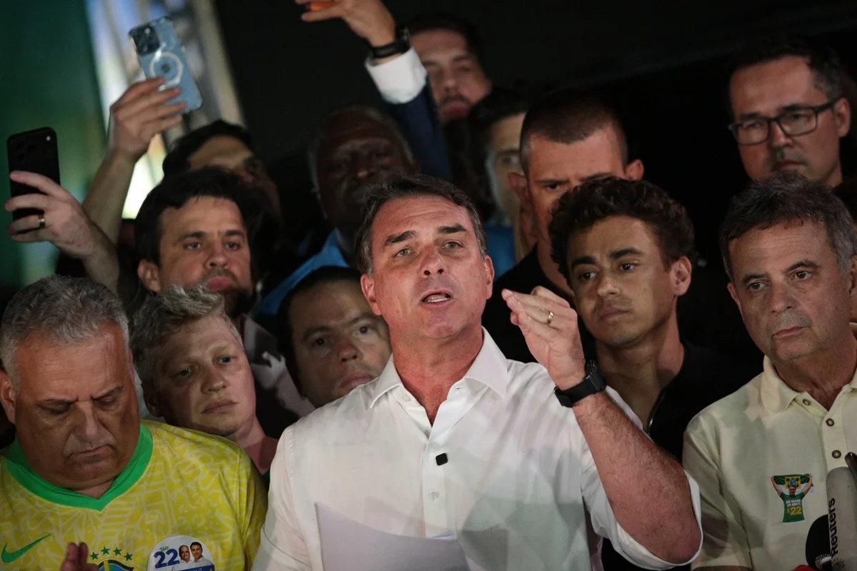 PL convoca reunião de emergência após informações sobre saída de Flávio Bolsonaro para os EUA
