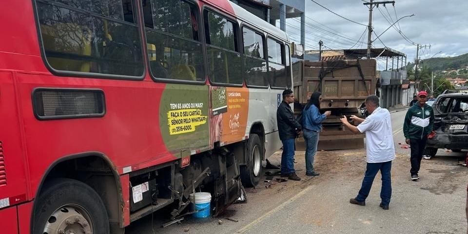 Caminhão perde freios e provoca colisão envolvendo cinco veículos na Região Metropolitana de Belo Horizonte
